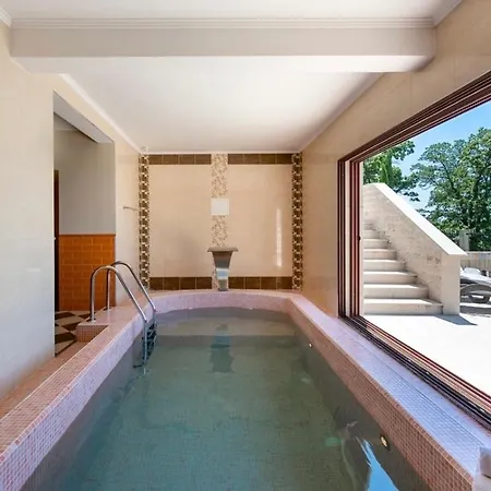 Sunbreeze Delux Villa