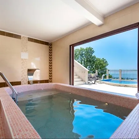 Sunbreeze Delux Villa Budva