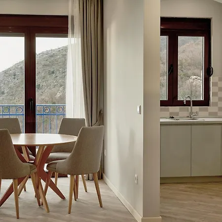 Sunbreeze Delux Villa *