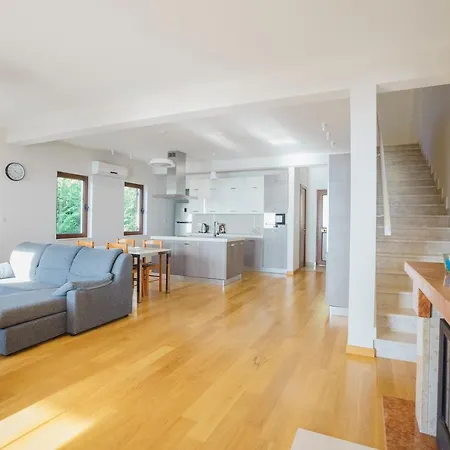 Sunbreeze Delux Villa *